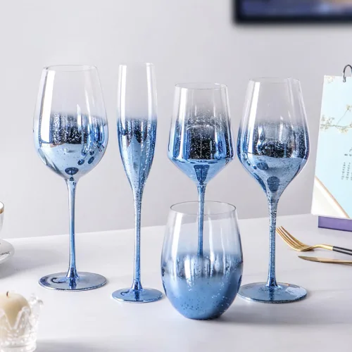 Vista 2 de Juego de 2 copas de vino de cristal azul, copas de cielo estrellado para boda y champán (2, flauta de champán, cielo estrellado azul)