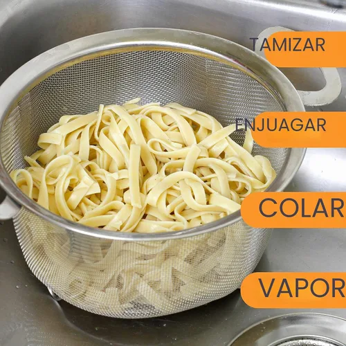 Vista 4 de Colador de acero inoxidable U.S. Kitchen Supply con malla de 3 cuartos de galón, tipo canastilla con un amplio borde, pies de apoyo y asas