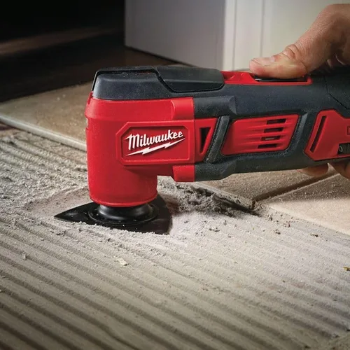 Vista 7 de Milwaukee 2626-20 M18 18V de iones de litio herramienta inalámbrica de multifunción orbitante de 18,000 OPM con cuchillas para cortar madera
