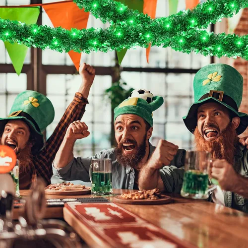 Vista 5 de Guirnalda de 39.4 pies con luces para el día de San Patricio, 120 luces LED, trébol verde metálico, guirnalda colgante de trébol para el día de San