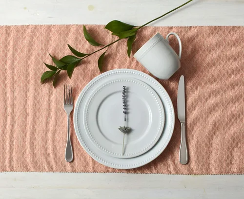 Vista 4 de Everyday White by Fitz and Floyd, juego de vajilla de 16 piezas con cuentas, servicio para 4