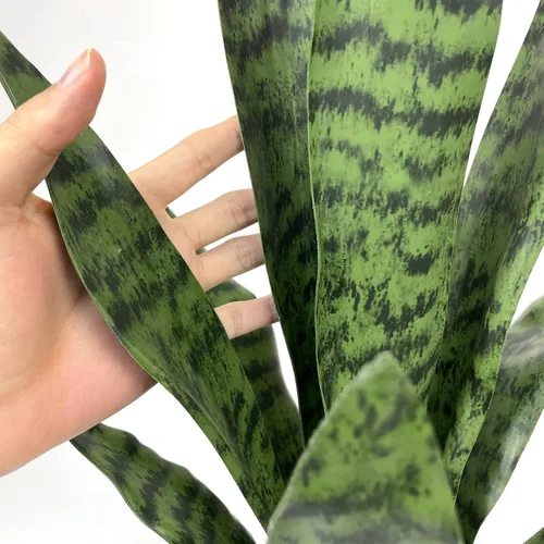 Vista 3 de Beebel Sansevieria - Plantas artificiales de serpiente con maceta de plástico negro, plantas falsas perfectas de agave artificial en maceta
