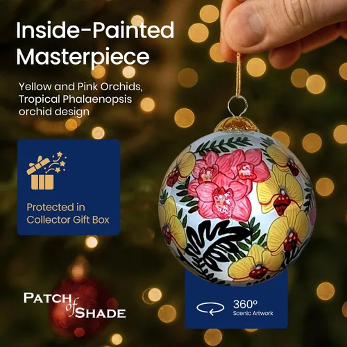 Vista 3 de Adorno navideño de orquídeas pintado a mano, bola navideña floral tropical, orquídeas amarillas y rosas, adorno de cristal coleccionable con caja