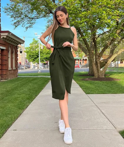 Vista 2 de NOLLSOM Vestido casual sin mangas a rayas para mujer, vestido por debajo de la rodilla de verano con cuello halter, fruncido, entallado, con lazo