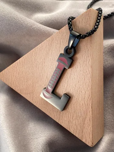 Vista 2 de Collar de fútbol de acero inoxidable A-Z alfabeto inglés colgante de letra negra para hombres mujeres