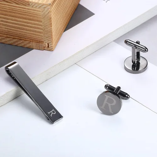 Vista 5 de LOYALLOOK Juego de gemelos negros con inicial y clip de corbata para hombre, gemelos de cobre personalizados y barra de corbata, letras del alfabeto
