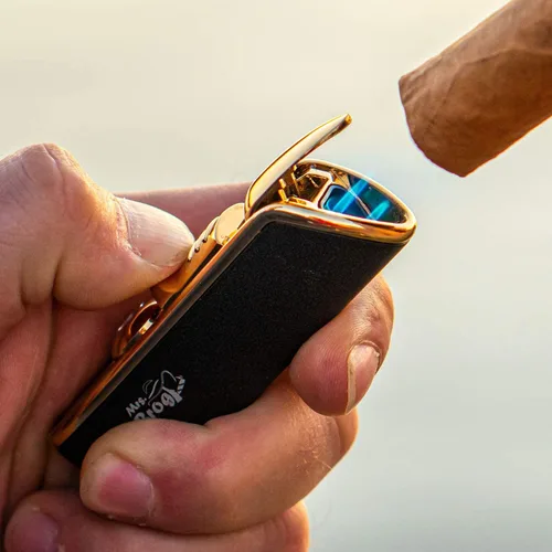 Vista 2 de Encendedor de cigarrillos, con perforador de puros de Tripple Torch
