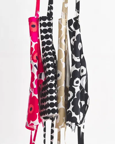 Vista 6 de MARIMEKKO Räsymatto Kitchen Accessories Set – Refine Your Kitchen Décor with Our Iconic Designs – Includes Stylish Apron, Oven Mitt and Pot Holder