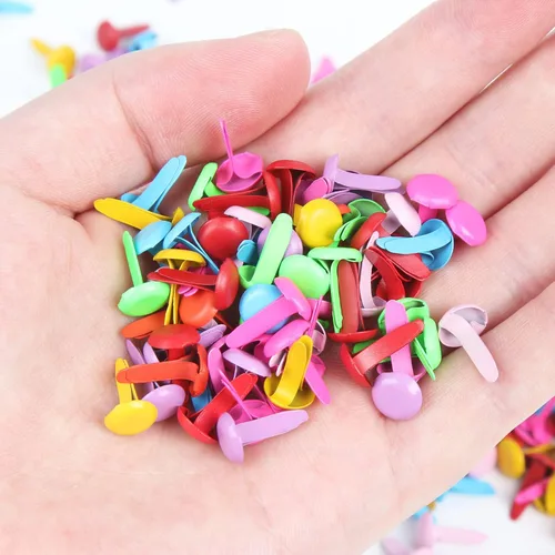 Vista 3 de LOMIMOS 500 piezas coloridas mini bridas de sujeción de papel, pin dividido para manualidades, proyectos escolares, álbumes de recortes, bricolaje