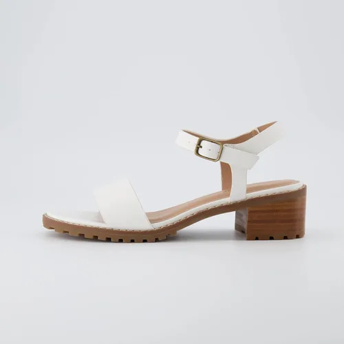 Vista 2 de CUSHIONAIRE Sandalia Flynn con tacón de bloque de una banda + espuma viscoelástica, anchos disponibles