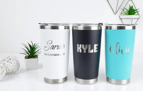 Vista 2 de Monogram - Vaso aislado al vacío de 20 onzas con tapa, taza de viaje personalizada de acero inoxidable