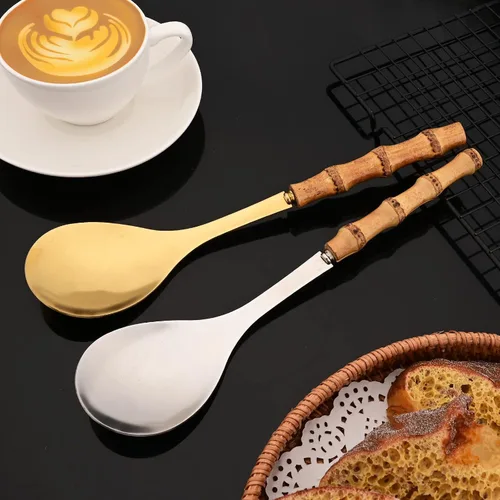 Vista 4 de JASHII Juego de cubiertos de 30 piezas con mango de bambú, juego de cubiertos dorados de acero inoxidable 304, servicio para 4, con 2 cucharas