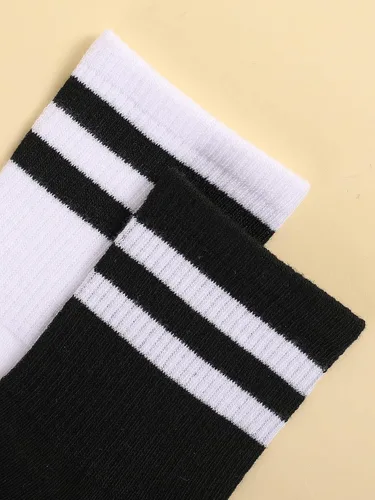 Vista 3 de OYOANGLE 2 pares de calcetines casuales con ribete a rayas para mujer