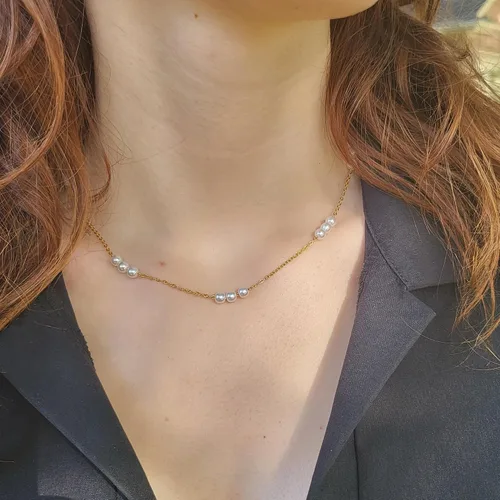 Vista 3 de TOBENY Collar de perlas para mujer, chapado en oro de 14 quilates, hecho a mano, gargantilla de perlas blancas, delicada, pequeña, pequeña, cadena