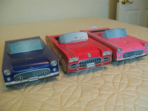 Vista 4 de 6 Carros de cartón clásicos para niños, caja de alimentos, bandeja de bocadillos, planificador de fiestas