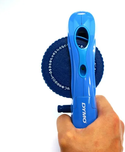 Vista 2 de Dymo DM1595BU - Encendedor de cinta, Hiragana, Katakana, alfabeto, números, azul