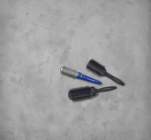 Vista 3 de Bio Ionic BlueWave Round Brush, NanoIonic Conditioning Hair Brush with Crimped Bristles for Tension, Soft-Touch Easy Grip Handle - Professional