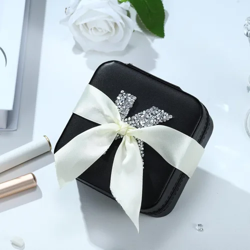 Vista 2 de Parima Joyero de viaje para niñas y mujeres, joyero con inicial D, caja organizadora de joyas pequeña, joyero de viaje para mujer, joyero de viaje