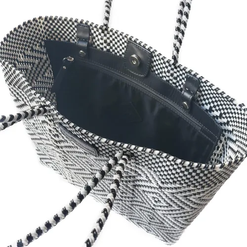 Vista 5 de Greca Bolso de mano tejido, bolso de playa blanco y negro, bolso de plástico reciclado ecológico, resistente al agua, hecho a mano por artesanos