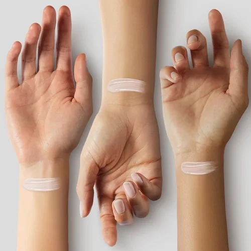 Vista 4 de Maquillaje líquido CoverGirl Smoothers, 1 onza, Beige clásico