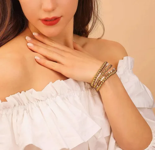 Vista 2 de KIWISE Pulseras de cuentas de oro para mujer, chapado en oro de 18 quilates, apilables, elásticas, juego de pulseras de bolas de cuentas, regalos