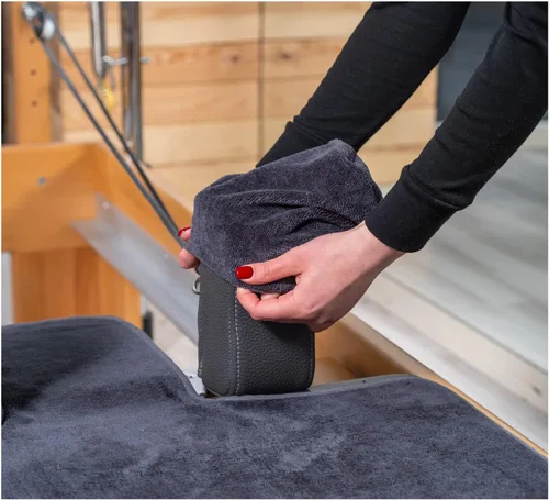 Vista 4 de Pilates Reformer - Toalla antideslizante (incluye 2 fundas de hombro para bloques) (gris oscuro)