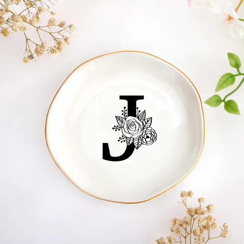 Vista 12 de JoycuFF Bandeja de cerámica con inicial M para joyas, regalos de novia para dama de honor, cumpleaños, compromiso, mejor amiga, mamá, abuela