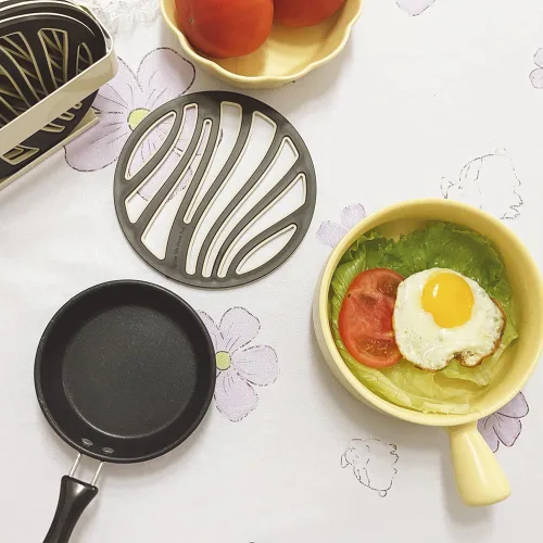 Vista 3 de Mini sartén para huevos de 4.7 pulgadas, 3 piezas, sartén antiadherente con mango de baquelita, olla de hierro fundido diseñada para huevos