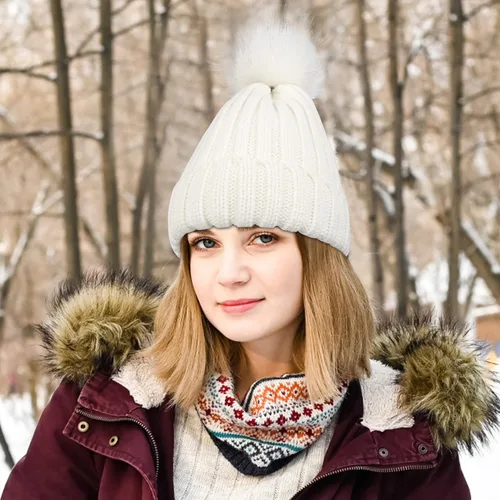 Vista 6 de Muryobao Gorro de invierno para mujer, con forro de satén, de piel sintética, con pompones, de punto, con forma de calavera