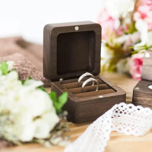 Vista 2 de Caja de anillo de madera de compromiso, caja de anillo rústica de doble ranura, caja de almacenamiento de joyas cuadrada de madera maciza, caja