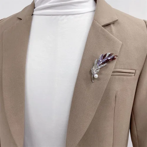 Vista 6 de Broche de perlas de plumas de diamantes de imitación para mujeres y hombres, delicado y colorido de circonita cúbica de cristal de circonita cúbica