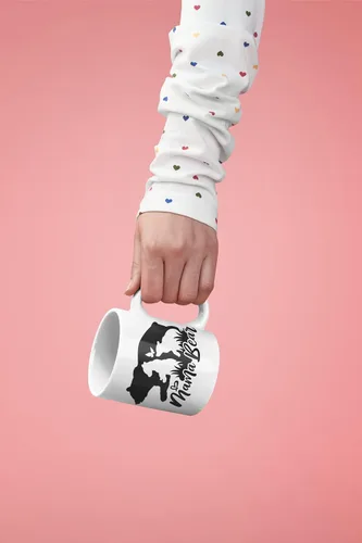 Vista 2 de Taza de café con texto en inglés "Mama Bear", regalo divertido de taza, taza de café novedosa, taza de café de cerámica de 11 onzas, ribete negro