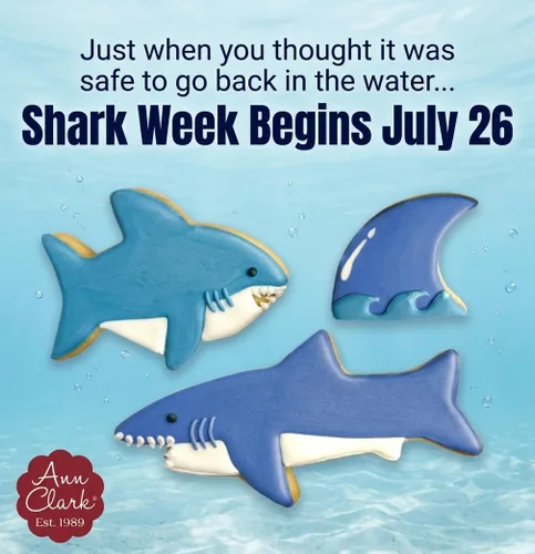 Vista 4 de Ann Clark Shark Juego de 2 cortadores de galletas: tiburón, aleta fabricada en Estados Unidos Includes: Shark & Shark Fin, Perfect Size &