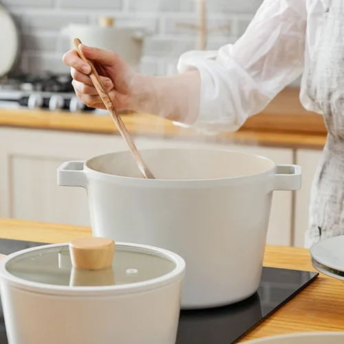 Vista 6 de Fika NEOFLAM FIKA - Olla profunda para estufas e inducción, tapa de vidrio con perilla de madera, fabricada en Corea