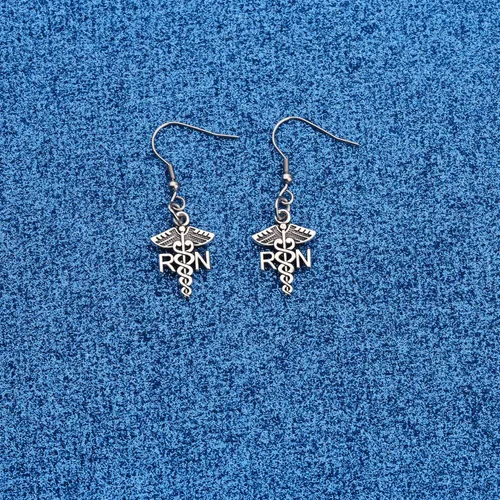 Vista 2 de WUSUANED Pendientes colgantes de gota para enfermera registrada RN Caduceus, joyería de enfermería, regalo de graduación para mujeres