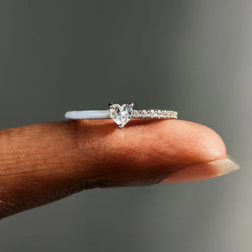 Vista 3 de Story Jewellery - Anillos de corazón para mujer, anillos de promesa de medio esmalte cortados en corazón para madre, hija, mejores amigas, chapados