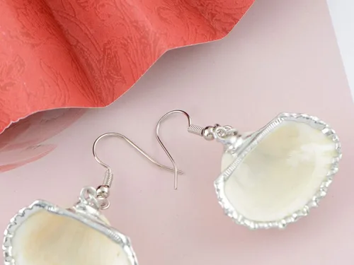 Vista 5 de Alilang Golden Accent Marine - Pendientes colgantes de concha náutica con diseño de sirena