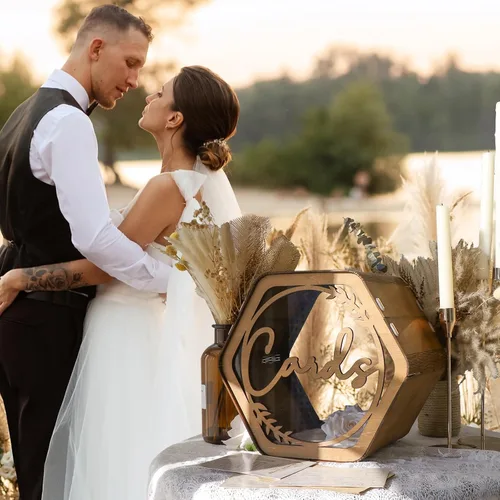 Vista 5 de Caja de tarjetas de boda OurWarm para fiesta, cajas de tarjetas de boda hexagonales marrones para recepción, caja de boda de madera para tarjetas