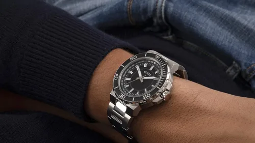Vista 6 de GUESS Mens Sport Diver-Inspired 44mm Watch