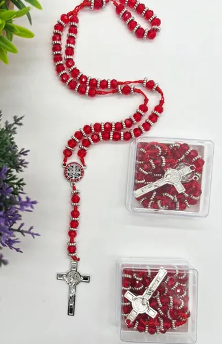 Vista 4 de Collar de rosario con medalla de San Benito con cristales rojos, rosario católico y crucifijo de Jesús, regalos de oración para mujer