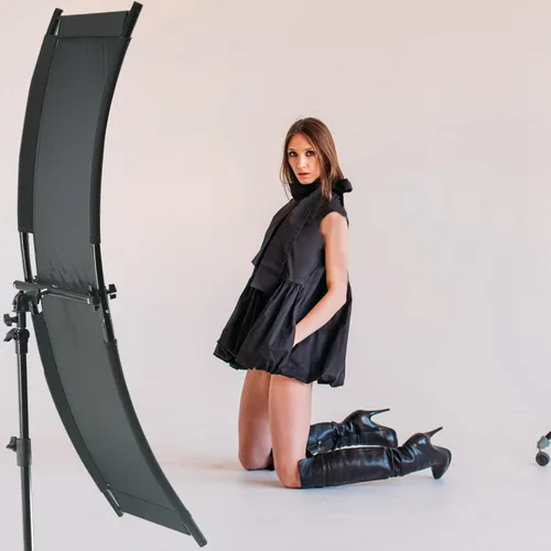 Vista 7 de WELLMAKING Clamshell - Difusor reflector de luz con bolsa de transporte, 71 x 23 pulgadas, reflector de iluminación curvada para fotografía