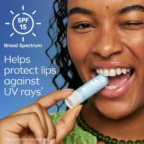 Vista 6 de NIVEA Smoothness Lip Care - Bálsamo labial protector solar con SPF 15 de amplio espectro, manteca de karité, aceites nutritivos y vitamina C y E