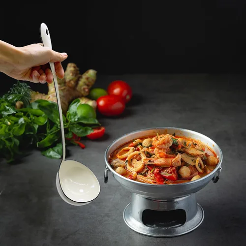 Vista 4 de Cucharas de sopa blancas de 12.2 pulgadas, cucharas de cocina grandes de acero esmaltado, cucharones de salsa para servir