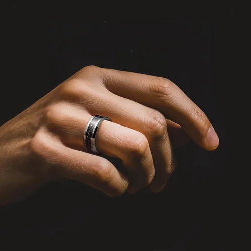 Vista 4 de King Will - Anillos de boda de tungsteno con meteorito, 1564 y 516 de pulgada, negro y plateado, anillos de compromiso para parejas, borde biselado