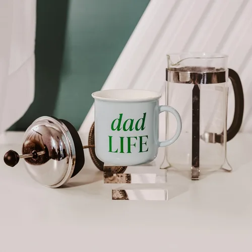 Vista 3 de Sweet Water Decor Taza de café Dad Life, taza de café de cerámica estilo fogata de 11 onzas, apta para lavavajillas y microondas, regalo del día