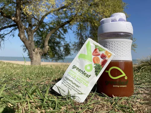 Vista 4 de Greenleaf Juicing Company Mezclador deportivo de botella agitadora de néctar