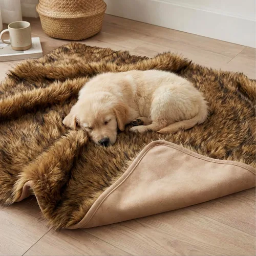 Vista 3 de IHAPPYDOG Manta impermeable de piel sintética para perro, manta para mascotas y protector de sofá para sofá, cama, muebles, funda de felpa
