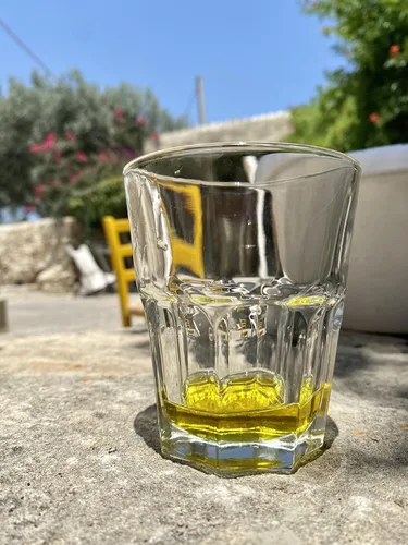 Vista 3 de Pianogrillo Farm Aceite de oliva virgen extra orgánico, Tonda Iblea Ð Ragusa, Sicilia, Italia - 8.4 oz