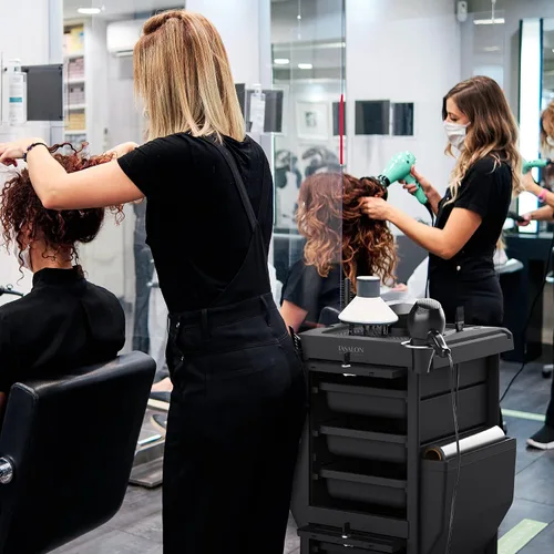 Vista 7 de Carrito de salón profesional TASALON, con 6 bandejas y 2 soportes con cerradura, almacenamiento móvil que ahorra espacio para salón de cabello