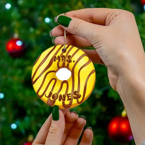 Vista 4 de Cheyan Divertido nombre personalizado en donas Adorno de porcelana de Navidad Decoración del hogar Colgantes de Navidad Donuts Amantes Regalos Árbol